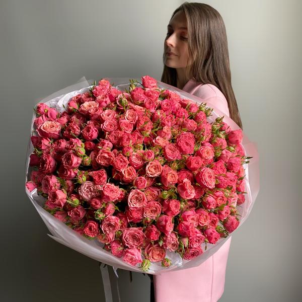 Букет из 51 персиковой кустовой розы
