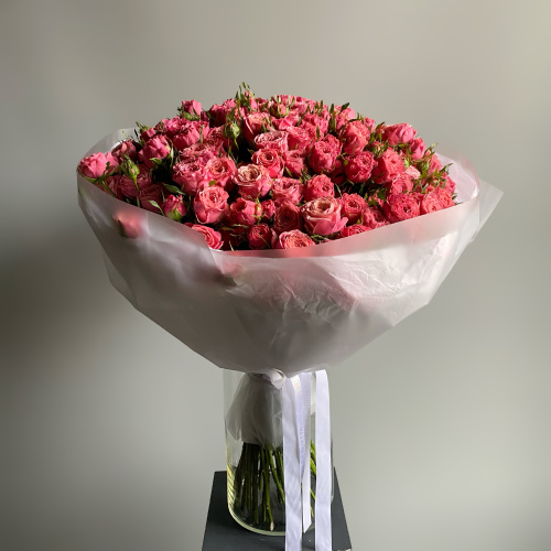 Букет из 51 персиковой кустовой розы