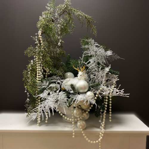 Букет из натуральной ели "Иней и Жемчуг"