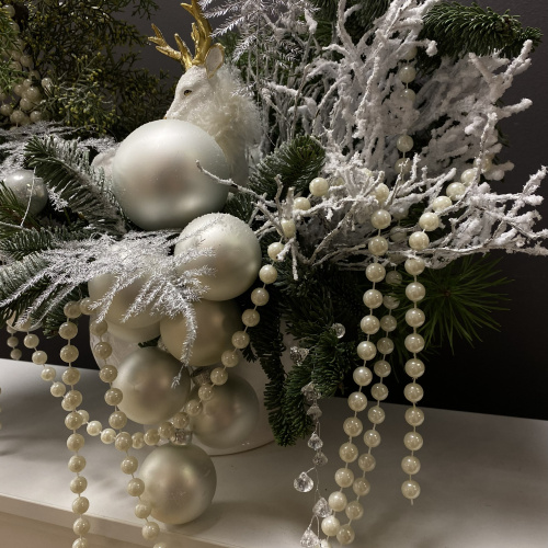 Букет из натуральной ели "Иней и Жемчуг"