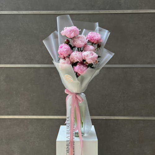 Букет из 9 пионов